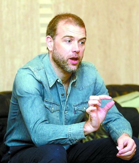 爱游戏体育APP下载 Ning回归赛场，逆转首场状态亮眼，巴黎圣日耳曼观众沸腾！