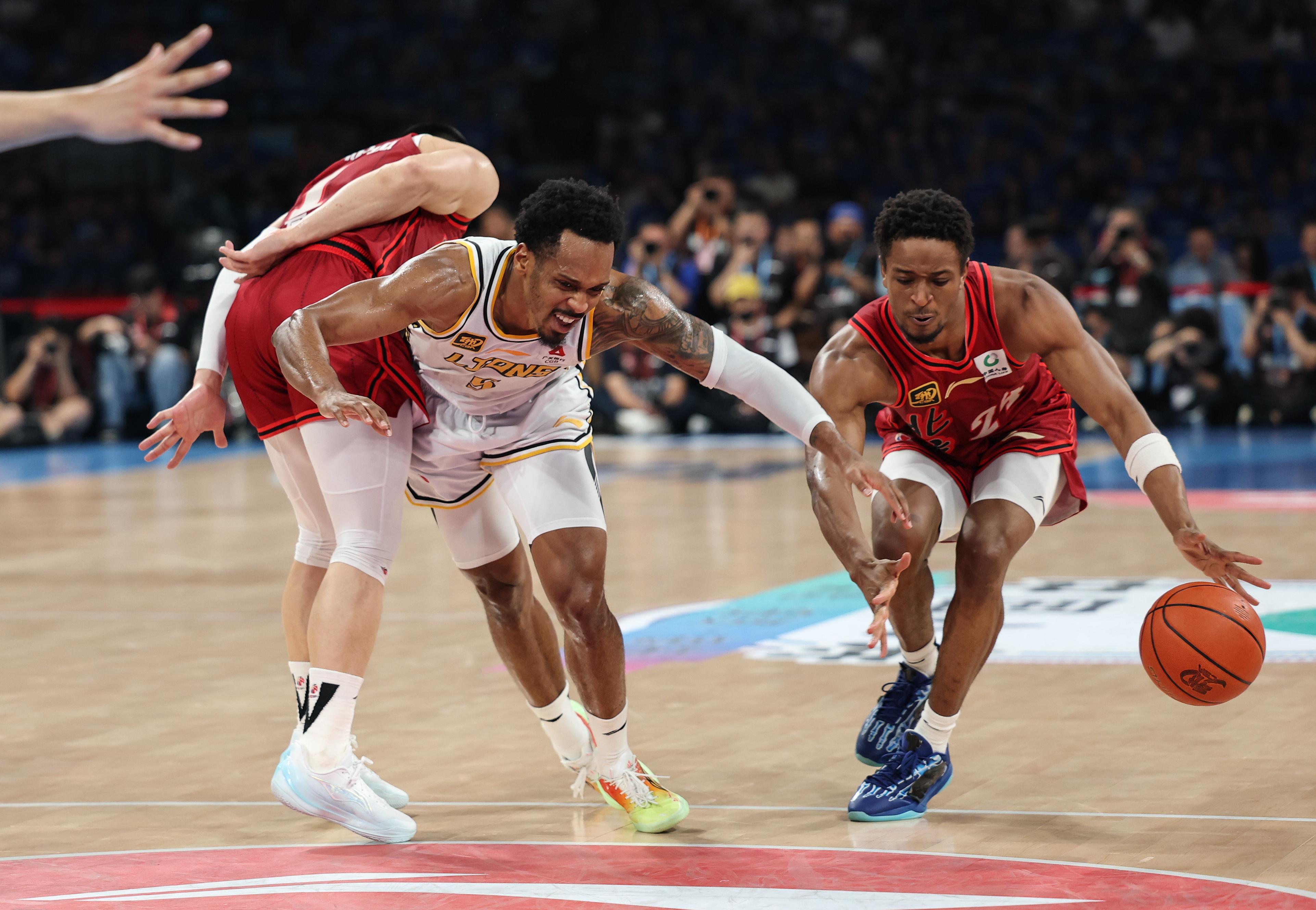 爱游戏体育下注平台包含底特律活塞今晚篮板制胜，志在中超名次提升，气氛紧张，球队文化再被提及的词条